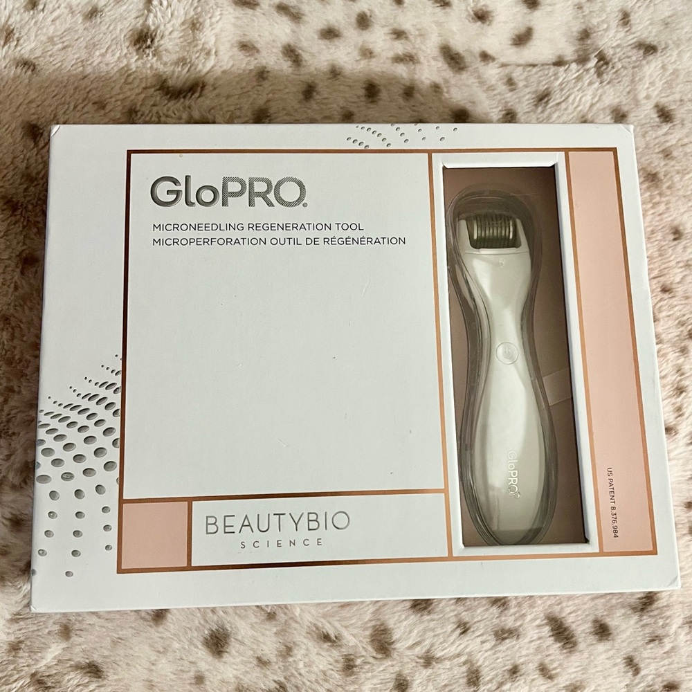 BeautyBio•GloPRO•Facial Microneedling Regeneration Tool Kit•
